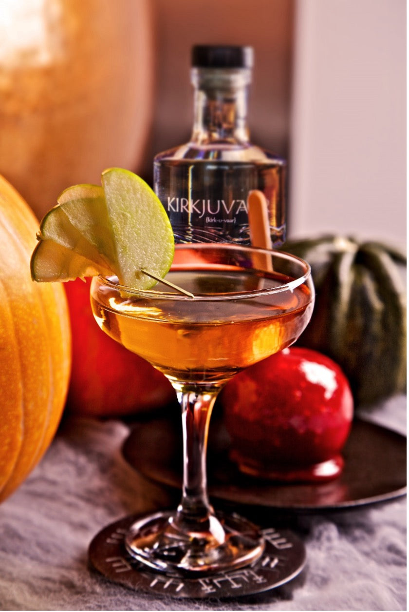 Spooky & Sweet: The Kirkjuvagr Aurora Sticky Toffee Appletini 🍏🎃