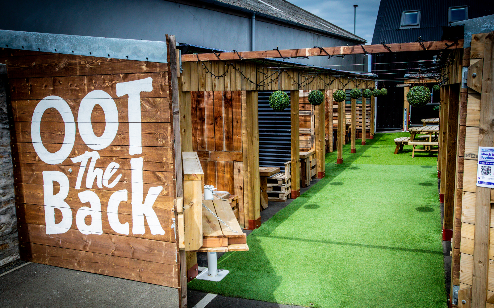 Oot the Back - Orkney Distilling's outdoor garden bar